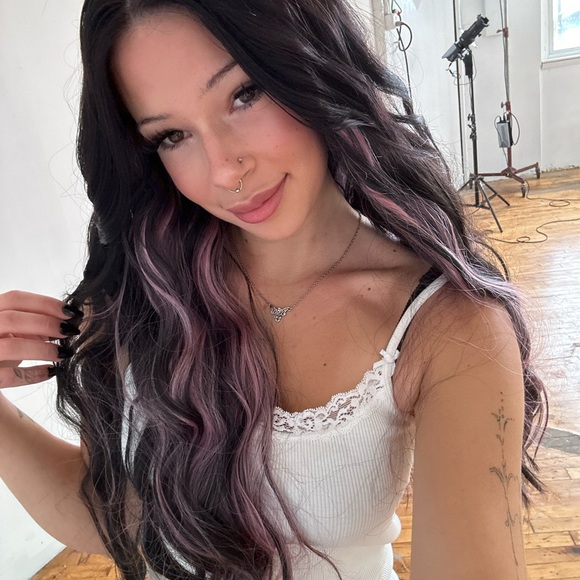 Meet your Posher, Chloe - Picture 1 of 2